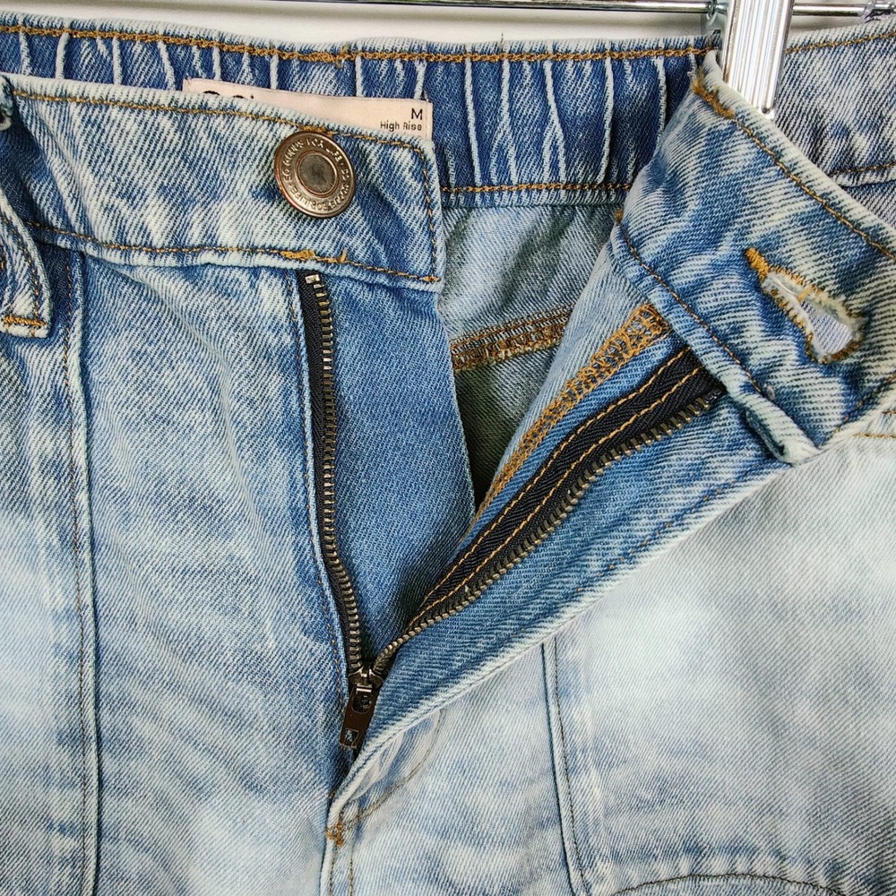 SO Women's High Rise Cargo Wide Leg‎ Jeans Light Wash Bleached Blue Size Medium - Picture 3 of 12